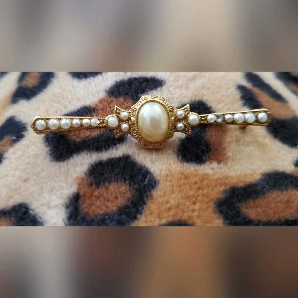Vintage Faux Pearl Bar Brooch